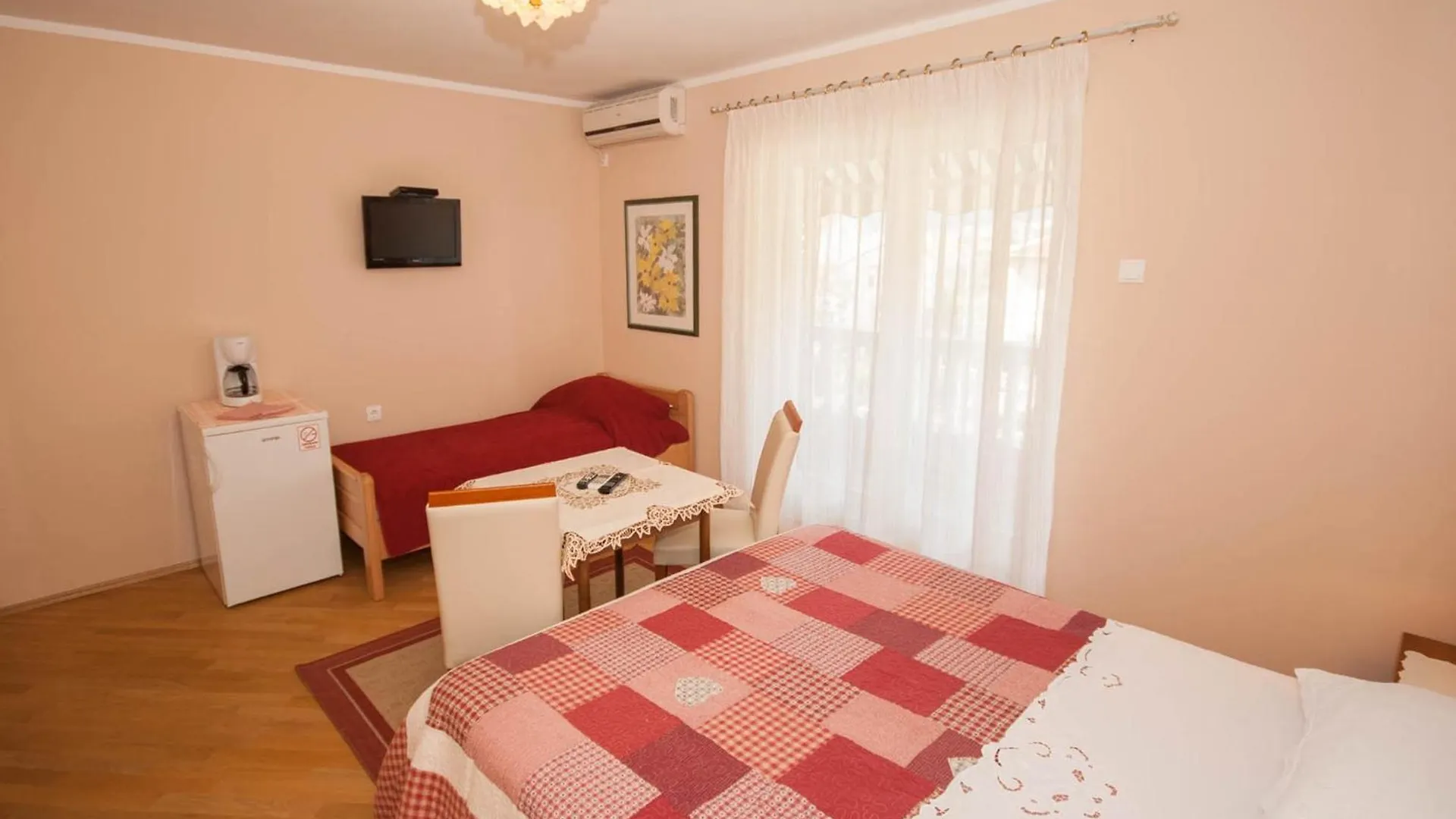 Apartments And Rooms With Parking Space Baska, Krk - 19424 0*, Baska (Krk)